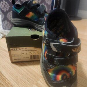 Kids keen sneakers size 10